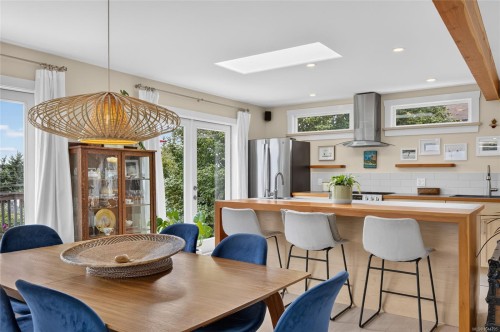 5674 Market St, Union Bay, BC 