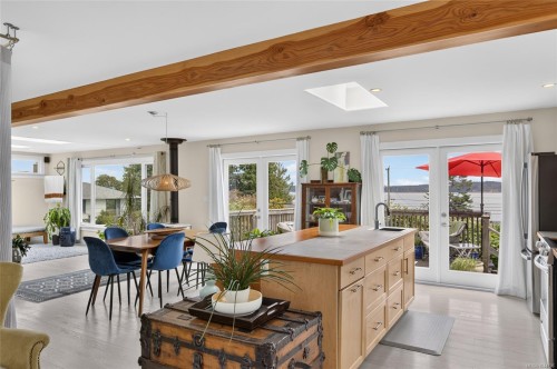 5674 Market St, Union Bay, BC 