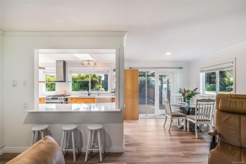560 Eaglecrest Dr, Qualicum Beach, BC 
