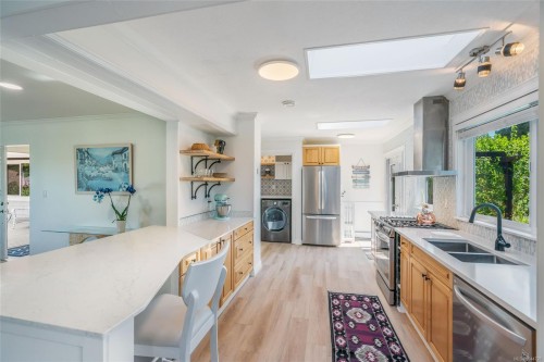 560 Eaglecrest Dr, Qualicum Beach, BC 