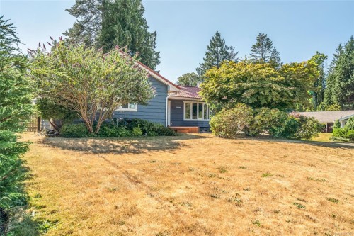 560 Eaglecrest Dr, Qualicum Beach, BC 