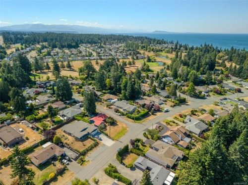 560 Eaglecrest Dr, Qualicum Beach, BC 