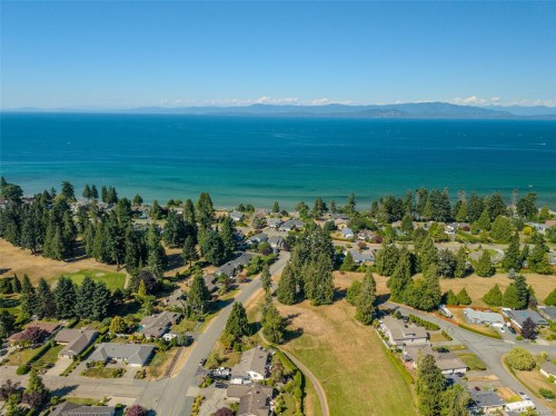 560 Eaglecrest Dr, Qualicum Beach, BC 