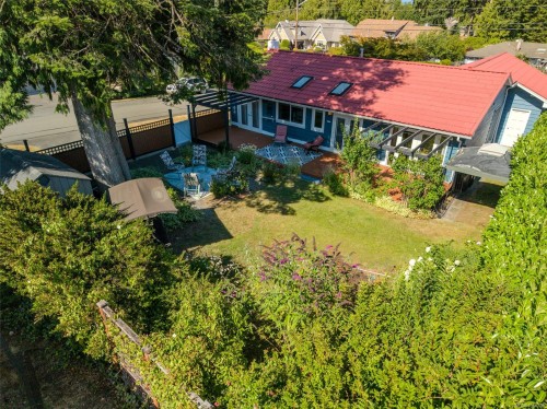 560 Eaglecrest Dr, Qualicum Beach, BC 