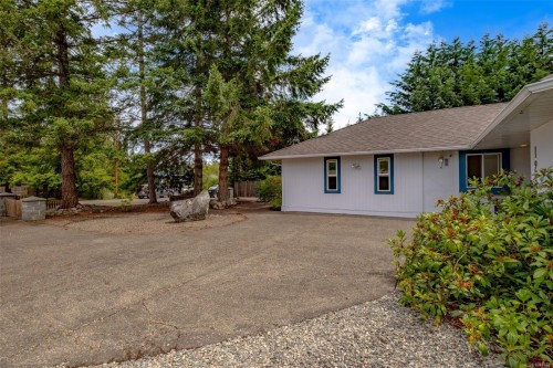 1252 Bunker Pl, French Creek, BC 