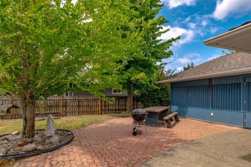 1252 Bunker Pl, French Creek, BC 