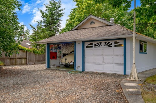 1252 Bunker Pl, French Creek, BC 