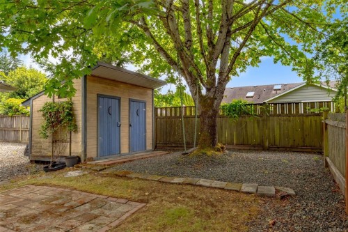 1252 Bunker Pl, French Creek, BC 