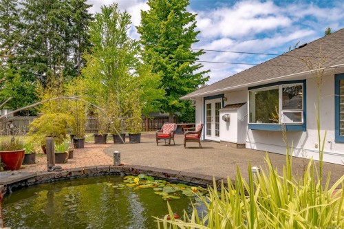 1252 Bunker Pl, French Creek, BC 