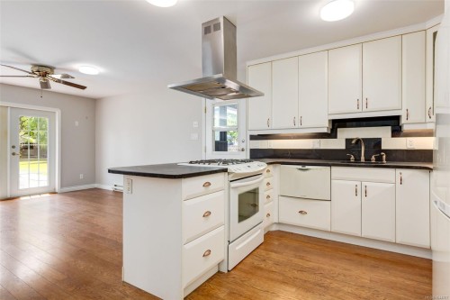 1252 Bunker Pl, French Creek, BC 