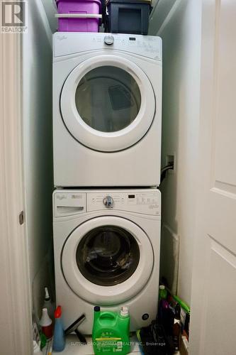 1008 - 9618 Yonge Street, Richmond Hill, ON - Indoor Photo Showing Laundry Room