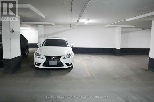 1008 - 9618 Yonge Street, Richmond Hill, ON - Indoor Photo Showing Garage