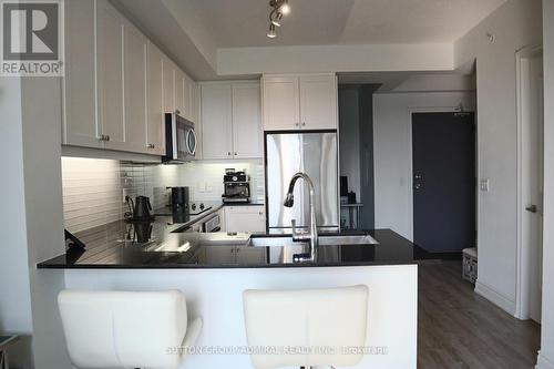 1008 - 9618 Yonge Street, Richmond Hill, ON - Indoor Photo Showing Kitchen With Upgraded Kitchen