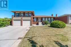 48 CLAIR ROAD  Toronto, ON M3N 1A6