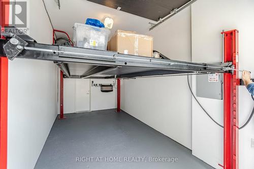 35 Burnelm Drive, Toronto, ON - Indoor Photo Showing Laundry Room