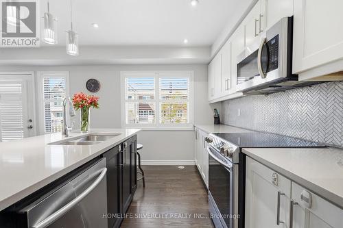 3085 Mistletoe Gardens, Oakville, ON - Indoor Photo Showing Kitchen With Double Sink