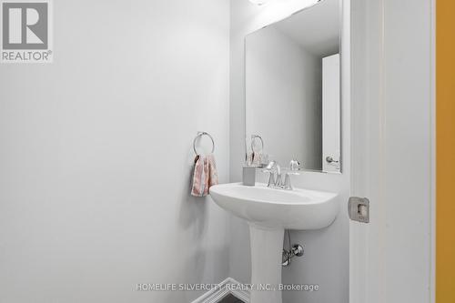 3085 Mistletoe Gardens, Oakville, ON - Indoor Photo Showing Bathroom
