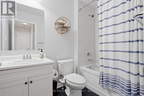 3085 Mistletoe Gardens, Oakville, ON - Indoor Photo Showing Bathroom