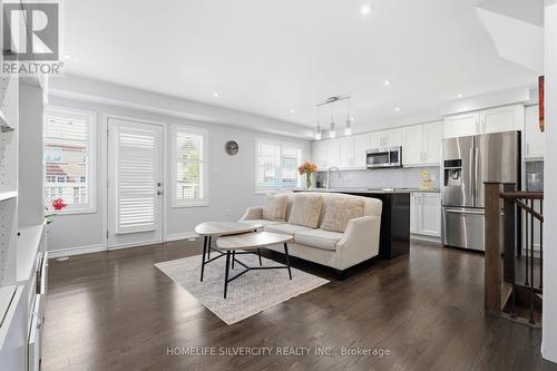 3085 Mistletoe Gardens, Oakville, ON - Indoor