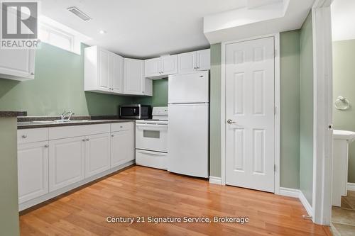 654 Brian Street, Fort Erie, ON - Indoor Photo Showing Kitchen