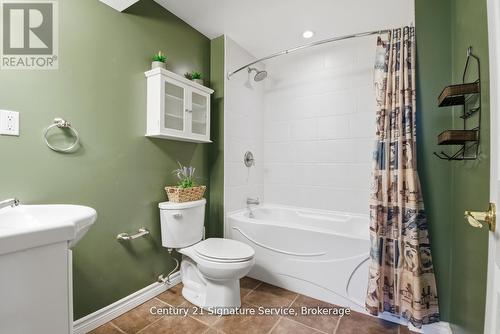 654 Brian Street, Fort Erie, ON - Indoor Photo Showing Bathroom