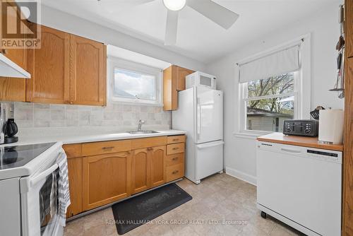 27 St Paul Street, Kawartha Lakes, ON - Indoor Photo Showing Kitchen