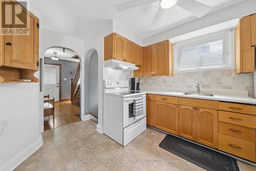 27 St Paul Street, Kawartha Lakes, ON - Indoor Photo Showing Kitchen