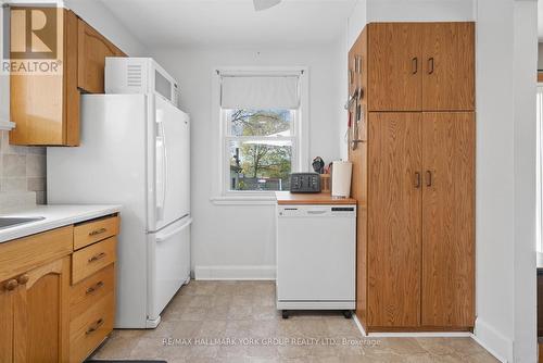 27 St Paul Street, Kawartha Lakes, ON - Indoor Photo Showing Kitchen