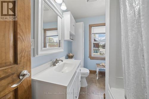 27 St Paul Street, Kawartha Lakes, ON - Indoor Photo Showing Bathroom