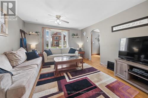 27 St Paul Street, Kawartha Lakes, ON - Indoor Photo Showing Living Room