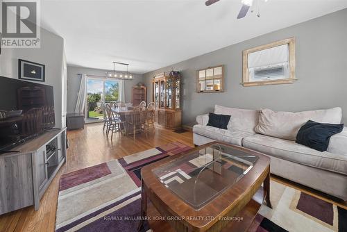 27 St Paul Street, Kawartha Lakes, ON - Indoor Photo Showing Living Room