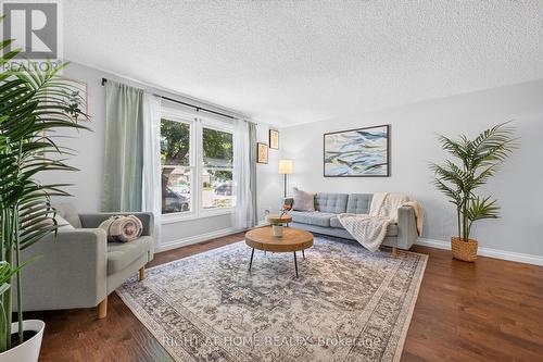 6 Bardadyn Court, St. Catharines, ON - Indoor Photo Showing Living Room