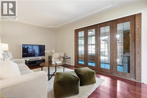 56 Renwick Avenue, Cambridge, ON - Indoor Photo Showing Living Room