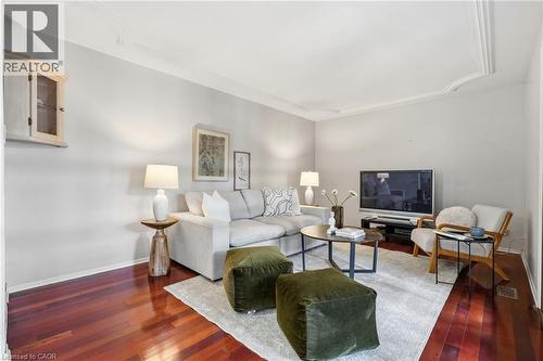 56 Renwick Avenue, Cambridge, ON - Indoor Photo Showing Living Room