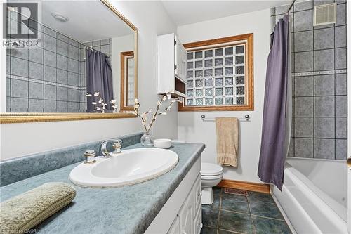 56 Renwick Avenue, Cambridge, ON - Indoor Photo Showing Bathroom