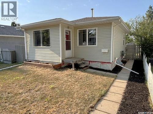 938 Iroquois Street W, Moose Jaw, SK - Outdoor With Exterior