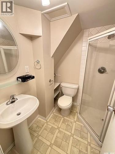 938 Iroquois Street W, Moose Jaw, SK - Indoor Photo Showing Bathroom