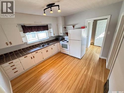 938 Iroquois Street W, Moose Jaw, SK - Indoor Photo Showing Kitchen With Double Sink