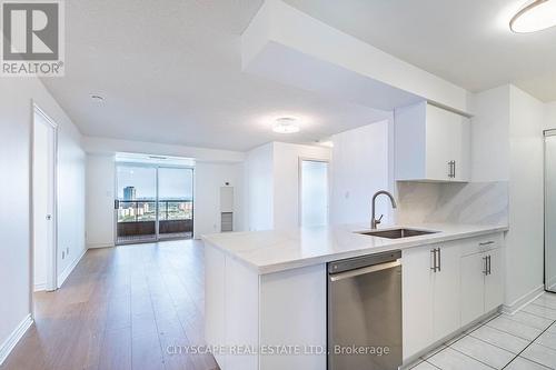 2110 - 3880 Duke Of York Boulevard, Mississauga, ON - Indoor Photo Showing Kitchen