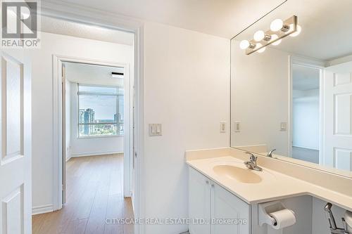 2110 - 3880 Duke Of York Boulevard, Mississauga, ON - Indoor Photo Showing Bathroom