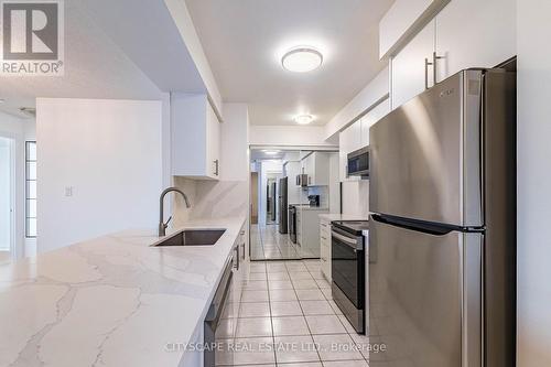 2110 - 3880 Duke Of York Boulevard, Mississauga, ON - Indoor Photo Showing Kitchen With Upgraded Kitchen