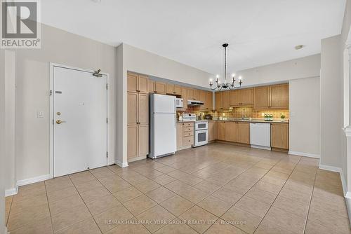 509 - 2500 Rutherford Road, Vaughan, ON - Indoor Photo Showing Kitchen