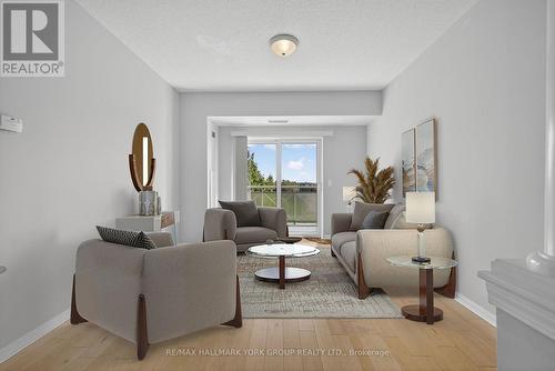 509 - 2500 Rutherford Road, Vaughan, ON - Indoor Photo Showing Living Room
