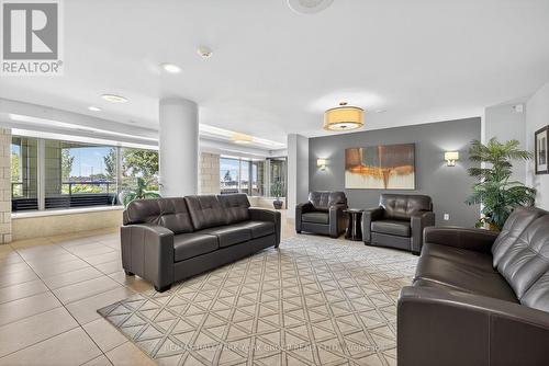 509 - 2500 Rutherford Road, Vaughan, ON - Indoor Photo Showing Living Room