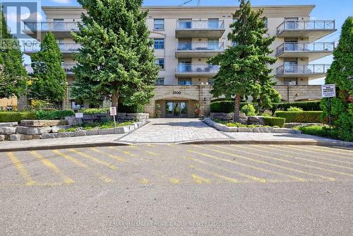 509 - 2500 Rutherford Road, Vaughan, ON - Outdoor With Facade