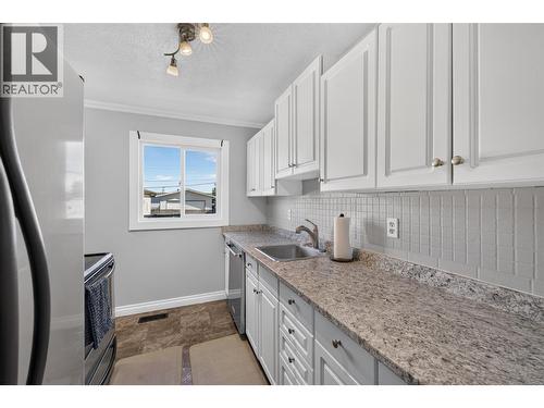 1128 118 Avenue, Dawson Creek, BC - Indoor Photo Showing Kitchen
