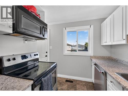 1128 118 Avenue, Dawson Creek, BC - Indoor Photo Showing Kitchen