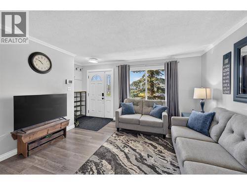 1128 118 Avenue, Dawson Creek, BC - Indoor Photo Showing Living Room