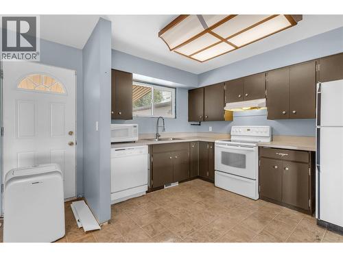 240 Petch Road, Kelowna, BC - Indoor Photo Showing Kitchen