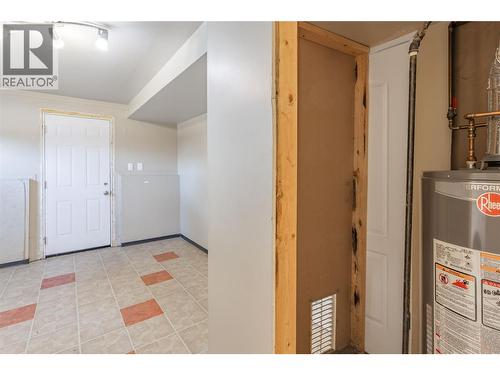 240 Petch Road, Kelowna, BC - Indoor